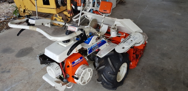 รถเกี่ยวข้าวมัดทิ้ง 2 แถว  สอบถามได้ครับ id 0819170852