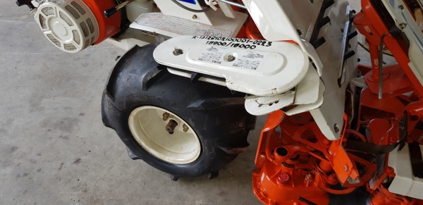 รถเกี่ยวข้าวมัดทิ้ง 2 แถว  สอบถามได้ครับ id 0819170852