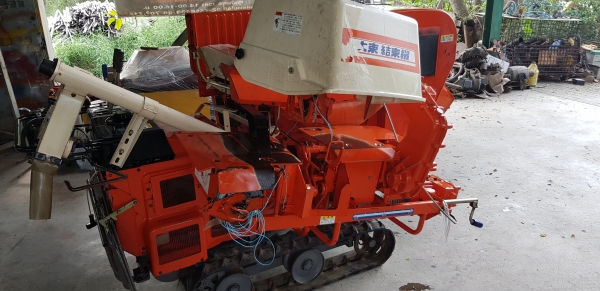 รถนวดข้าว ดีเซล มีระบบมัดฟางข้าว รถนวดข้าว ดีเซล มีระบบมัดฟางข้าว