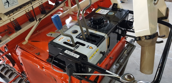 รถนวดข้าว ดีเซล มีระบบมัดฟางข้าว รถนวดข้าว ดีเซล มีระบบมัดฟางข้าว