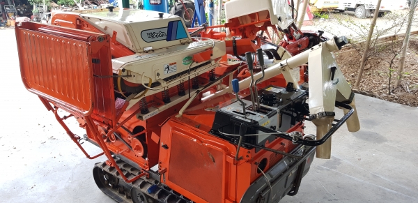 รถนวดข้าว ดีเซล มีระบบมัดฟางข้าว