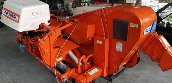 รถนวดข้าว ดีเซล มีระบบมัดฟางข้าว รถนวดข้าว ดีเซล มีระบบมัดฟางข้าว