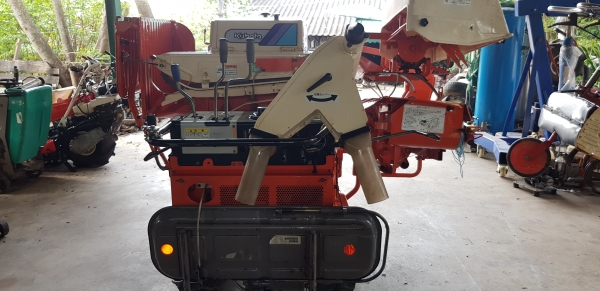 รถนวดข้าว ดีเซล มีระบบมัดฟางข้าว รถนวดข้าว ดีเซล มีระบบมัดฟางข้าว