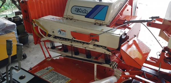 รถนวดข้าว ดีเซล มีระบบมัดฟางข้าว รถนวดข้าว ดีเซล มีระบบมัดฟางข้าว