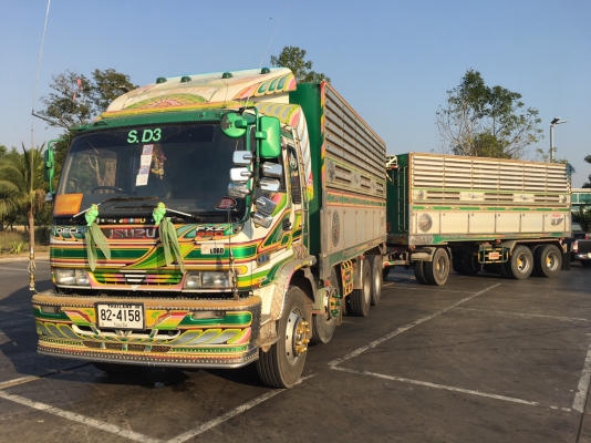 ขายด่วนแกด่า320แม็คโหลด ปี49 ดั้มอู่สหะกิจ เดิมบาง สวยพร้อมใช้งาน ใส่ของได้30ตัน ขายด่วนแกด่า320แม็คโหลด ปี49 ดั้มอู่สหะกิจ เดิมบาง สวยพร้อมใช้งาน ใส่ของได้30ตัน