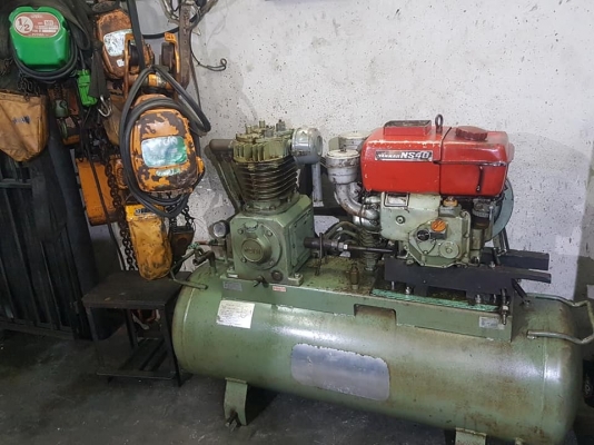 **ขายถูกๆ ปั้มลมมือสองแบบเครื่องยนต์(เก่านอก-แห้งๆญี่ปุ่น)** เมจิ 7.5 แรง เครื่องยนต์ยันม่าร์ แน่นๆ สามารถใช้กับงานหนักๆได้สบายๆครับ