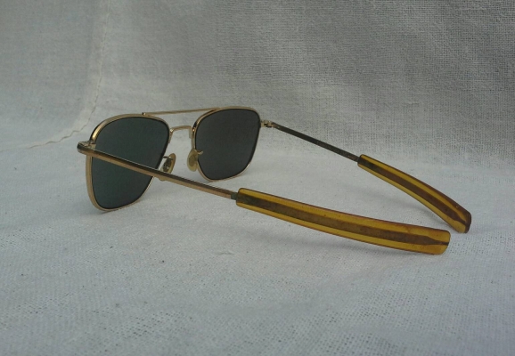 แว่นตาอเมริกันเสืออากาศ 23 K วินเทจยุค '70s ขนาด 138 mm ไซซ์หล่อ ! โมเดลอมตะมาดเข้ม 'นักบิ แว่นตาอเมริกันเสืออากาศ 23 K วินเทจยุค '70s ขนาด 138 mm ไซซ์หล่อ ! โมเดลอมตะมาดเข้ม 'นักบิ
