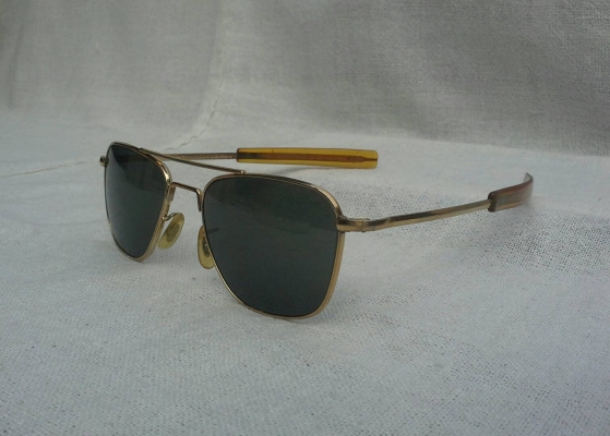 แว่นตาอเมริกันเสืออากาศ 23 K วินเทจยุค '70s ขนาด 138 mm ไซซ์หล่อ ! โมเดลอมตะมาดเข้ม 'นักบิ แว่นตาอเมริกันเสืออากาศ 23 K วินเทจยุค '70s ขนาด 138 mm ไซซ์หล่อ ! โมเดลอมตะมาดเข้ม 'นักบิ
