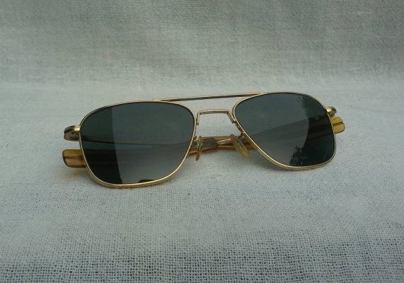 แว่นตาอเมริกันเสืออากาศ 23 K วินเทจยุค '70s ขนาด 138 mm ไซซ์หล่อ ! โมเดลอมตะมาดเข้ม 'นักบิ แว่นตาอเมริกันเสืออากาศ 23 K วินเทจยุค '70s ขนาด 138 mm ไซซ์หล่อ ! โมเดลอมตะมาดเข้ม 'นักบิ