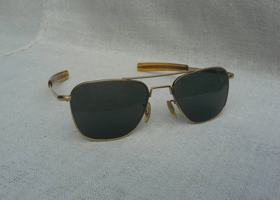 แว่นตาอเมริกันเสืออากาศ 23 K วินเทจยุค '70s ขนาด 138 mm ไซซ์หล่อ ! โมเดลอมตะมาดเข้ม 'นักบิ แว่นตาอเมริกันเสืออากาศ 23 K วินเทจยุค '70s ขนาด 138 mm ไซซ์หล่อ ! โมเดลอมตะมาดเข้ม 'นักบิ