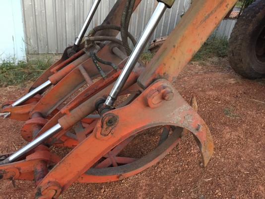 M7040.  พร้อมคีบ