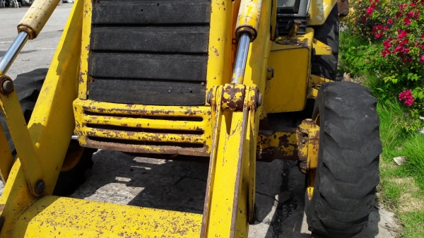 ขาย รถตักหน้าขุดหลัง JCB 3CX เล่มทะเบียน ราคา 320,000 บาท 084-5424150