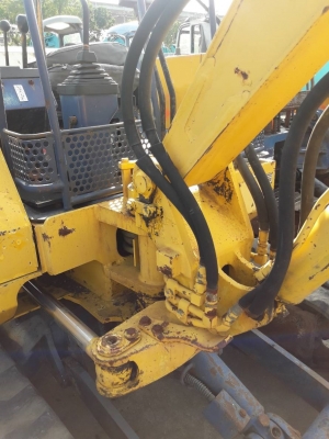 ขายรถขุดKomatsu PC30-6 เครื่องยนต์3D84 เครื่องโคมัสสุ 3 สูบ คอนโทรลลูกหมาก ปั้มเฟือง ใบมีด แทรคยาง รถเดิมๆเก่านอก (มีเอกสาร)