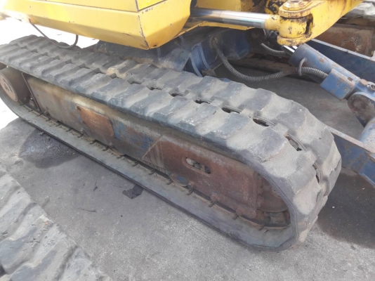 ขายรถขุดKomatsu PC30-6 เครื่องยนต์3D84 เครื่องโคมัสสุ 3 สูบ คอนโทรลลูกหมาก ปั้มเฟือง ใบมีด แทรคยาง รถเดิมๆเก่านอก (มีเอกสาร)