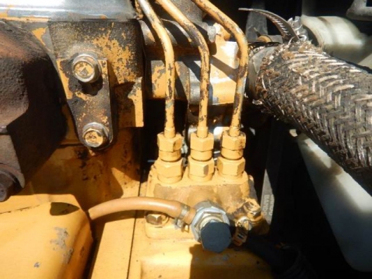 ขายรถขุดKomatsu PC30-6 เครื่องยนต์3D84 เครื่องโคมัสสุ 3 สูบ คอนโทรลลูกหมาก ปั้มเฟือง ใบมีด แทรคยาง รถเดิมๆเก่านอก (มีเอกสาร)