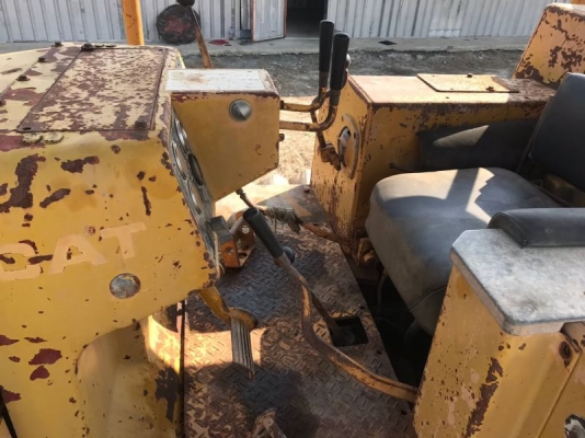 ขาย 255,000 รถแทร็กเตอร์ CAT D4E  ตีนเป็ด เครื่องดี เกียร์ตัดแรง ช่วงล่างเต็ม ใบมีดสไลด์ รถสวยพร้อมใช้ เอกสารสัญญาซื้อขาย รถอยู่ ปทุมธานี-สามโคก  090-772-3710 090-772-3708