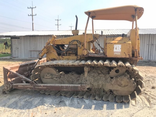 ขาย 255,000 รถแทร็กเตอร์ CAT D4E  ตีนเป็ด เครื่องดี เกียร์ตัดแรง ช่วงล่างเต็ม ใบมีดสไลด์ รถสวยพร้อมใช้ เอกสารสัญญาซื้อขาย รถอยู่ ปทุมธานี-สามโคก  090-772-3710 090-772-3708