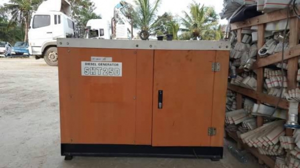 ขายเครื่องปั่นไฟสนามDiesel Generator SHT25D ปั่นไฟได้ 20KVA สามารถปั่นไฟได้220V.และ380V. (1เฟสและ3เฟส) เครื่องยนต์ดีเซล 3 สูบ ของเก่านอก จำนวนชั่วโมงใช้งานประมาณ380 ชม.