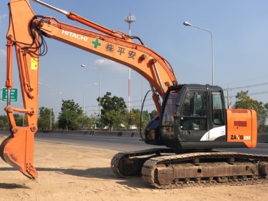 ขายรถขุด HITACHI ZX225US มีลายหัวกระแทก นำเข้าเองจากญี่ปุ่น สภาพสวยพร้อมใช้ มีVDOการทำงานครับ