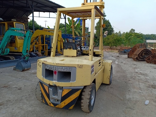 รถฟอร์คลิฟต์ KOMATSU FG25-8 รถเก่านอกพึ่งนำเข้ามา ยังไม่เคยใช้งานในไทย ยก 2.5 ตัน ยกสูง 4 เมตร ยางหน้าคู่ สภาพดีพร้อมใช้งาน มีเอกสารใบอินวอยซ์ มี VDO การทำงานให้ชม