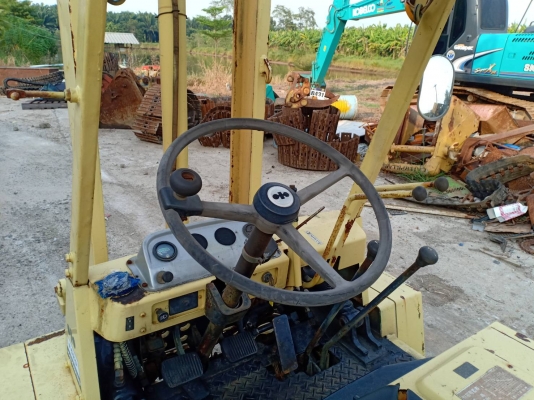 รถฟอร์คลิฟต์ KOMATSU FG25-8 รถเก่านอกพึ่งนำเข้ามา ยังไม่เคยใช้งานในไทย ยก 2.5 ตัน ยกสูง 4 เมตร ยางหน้าคู่ สภาพดีพร้อมใช้งาน มีเอกสารใบอินวอยซ์ มี VDO การทำงานให้ชม