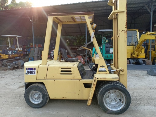 รถฟอร์คลิฟต์ KOMATSU FG25-8 รถเก่านอกพึ่งนำเข้ามา ยังไม่เคยใช้งานในไทย ยก 2.5 ตัน ยกสูง 4 เมตร ยางหน้าคู่ สภาพดีพร้อมใช้งาน มีเอกสารใบอินวอยซ์ มี VDO การทำงานให้ชม