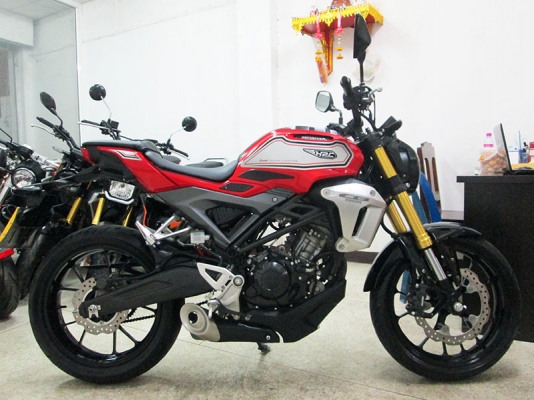 (โอนฟรี)ขาย Honda CB 150 R ไมล์แท้ 5433 กม ปลายปี 2017 สภาพสวยเดิมๆ เครื่องหัวฉีดประหยัดน้ำมัน