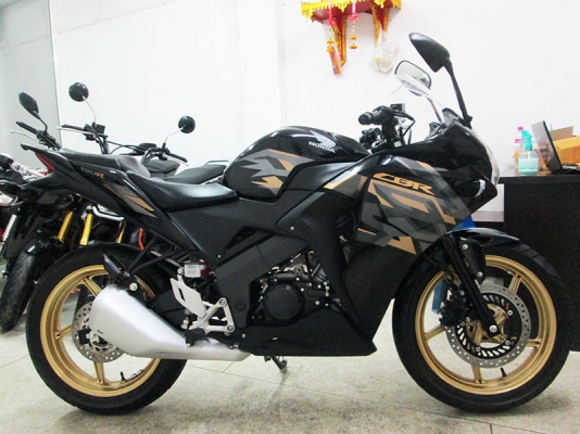(โอนฟรี) ขาย Honda CBR 150 R ไมล์แท้ 2601 กม ปี 2018 สภาพสวยเดิมๆ เครื่องหัวฉีดประหยัดน้ำมัน