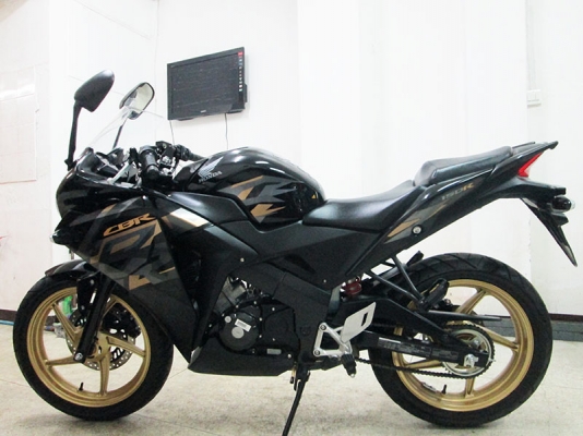 (โอนฟรี) ขาย Honda CBR 150 R ไมล์แท้ 2601 กม ปี 2018 สภาพสวยเดิมๆ เครื่องหัวฉีดประหยัดน้ำมัน
