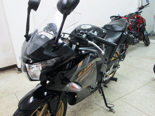 (โอนฟรี) ขาย Honda CBR 150 R ไมล์แท้ 2601 กม ปี 2018 สภาพสวยเดิมๆ เครื่องหัวฉีดประหยัดน้ำมัน