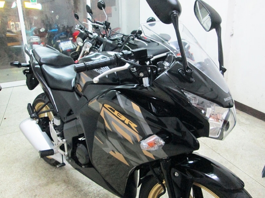 (โอนฟรี) ขาย Honda CBR 150 R ไมล์แท้ 2601 กม ปี 2018 สภาพสวยเดิมๆ เครื่องหัวฉีดประหยัดน้ำมัน