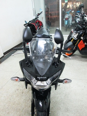 (โอนฟรี) ขาย Honda CBR 150 R ไมล์แท้ 2601 กม ปี 2018 สภาพสวยเดิมๆ เครื่องหัวฉีดประหยัดน้ำมัน