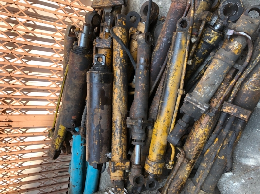 ขายกระบอกไฮดรอลิคเก่าญี่ปุ่น โคมัดสุ ในตำนาน ราคาโดนๆ ขายกระบอกไฮดรอลิคเก่าญี่ปุ่น โคมัดสุ ในตำนาน ราคาโดนๆ