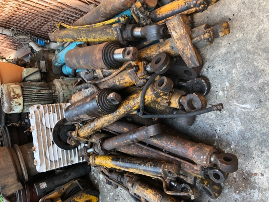 ขายกระบอกไฮดรอลิคเก่าญี่ปุ่น โคมัดสุ ในตำนาน ราคาโดนๆ ขายกระบอกไฮดรอลิคเก่าญี่ปุ่น โคมัดสุ ในตำนาน ราคาโดนๆ