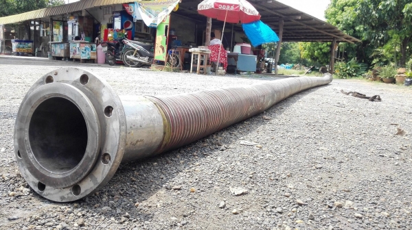 ท่อดูดทรายเลนสิ่งปฎิกูลรุ่นงานหนัก ขนาดความยาว 10 เมตร ปากท่อ 6&rdquo; พร้อมปากหน้าแปลนสแตนเลสอย่างห