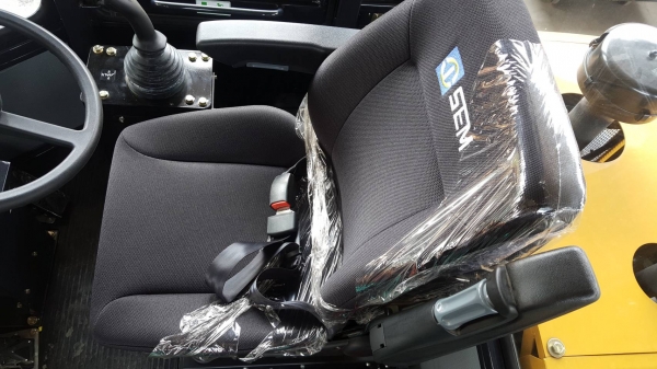 ขายรถตักล้อยาง ยี่ห้อ SEM (เซม) รุ่น 636D (ขนาดกลาง)