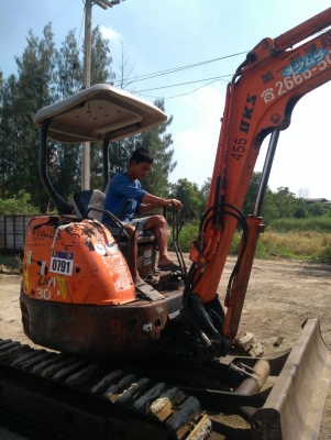 รถแบคโฮ HITACHI ZX30 รถเก่านอกนำเข้า ยังไม่เคยใช้งานในไทย เครื่องดี ปั๊มแรง ไฟฟ้าครบ สภาพดีพร้อมใช้งาน มีเอกสารใบอินวอยซ์ มี VDO การทำงานให้ชม