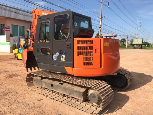 ขายรถขุด HITACHI ZX75US-3 ปี 2010 นำเข้าเองจากญี่ปุ่น สภาพสวยพร้อมใช้ มีVDOการทำงานครับ