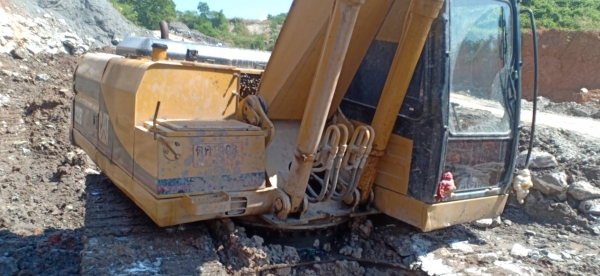 CAT 320 B ระบบไฟเต็มเอกสารเล่มทะเบียนสภาพสวยราคา 800,000 สุราษฎร์ธานี CAT 320 B ระบบไฟเต็มเอกสารเล่มทะเบียนสภาพสวยราคา 800,000 สุราษฎร์ธานี