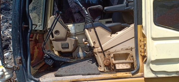 CAT 320 B ระบบไฟเต็มเอกสารเล่มทะเบียนสภาพสวยราคา 800,000 สุราษฎร์ธานี
