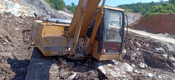 CAT 320 B ระบบไฟเต็มเอกสารเล่มทะเบียนสภาพสวยราคา 800,000 สุราษฎร์ธานี