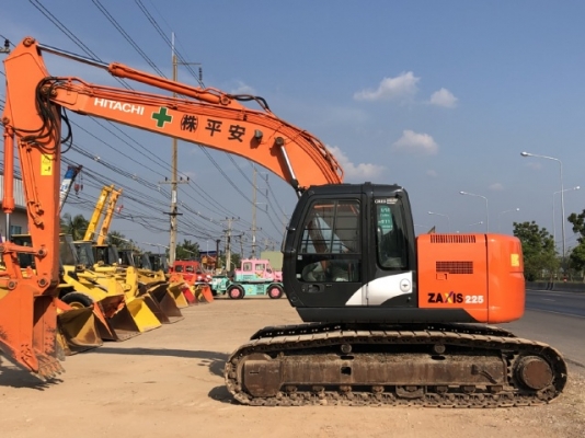 ขายรถขุด HITACHI ZX225US มีลายหัวกระแทก นำเข้าเองจากญี่ปุ่น สภาพสวยพร้อมใช้ มีVDOการทำงานครับ