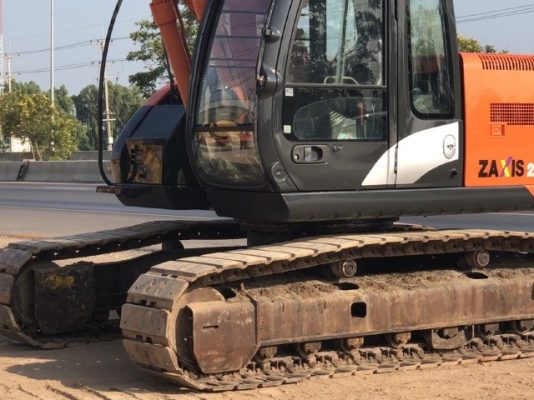 ขายรถขุด HITACHI ZX225US มีลายหัวกระแทก นำเข้าเองจากญี่ปุ่น สภาพสวยพร้อมใช้ มีVDOการทำงานครับ