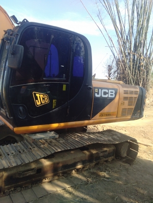 ขายรถแมคโค  JCB.  200.รถทำงานอยู่. ขุดตักได้ปั้มแรง. เครืองแน่น  บ้อดี้สวย. สภาพดีเห็นแล้วคุ้มราคา_.