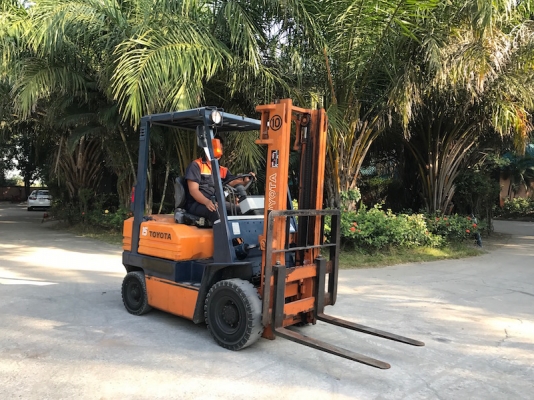 ขายFORKLIFT TOYOTA 5FG15(1.5ตัน) สวยเดิมจากญี่ปุ่น ยังไม่เคยใช้ในไทย 125,000เท่านั้น!!