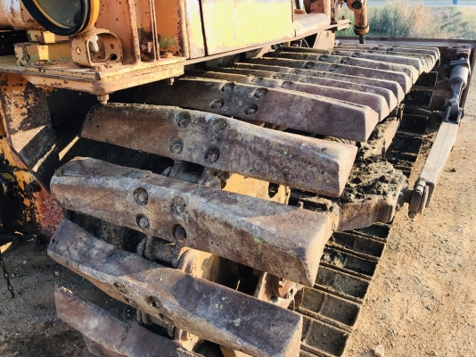 ขาย 295,000 รถแทร็กเตอร์ CAT D4E  ตีนเป็ด หัวฉีดปากกา เครื่องดี เกียร์ตัดแรง ช่วงล่างเต็ม ใบมีดสไลด์ รถสวยพร้อมใช้ เอกสารสัญญาซื้อขาย รถอยู่ ปทุมธานี-สามโคก 092-595-6777 061-446-2662 ญิ๋งยุ