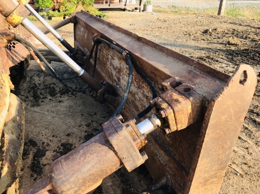 ขาย 295,000 รถแทร็กเตอร์ CAT D4E  ตีนเป็ด หัวฉีดปากกา เครื่องดี เกียร์ตัดแรง ช่วงล่างเต็ม ใบมีดสไลด์ รถสวยพร้อมใช้ เอกสารสัญญาซื้อขาย รถอยู่ ปทุมธานี-สามโคก 092-595-6777 061-446-2662 ญิ๋งยุ