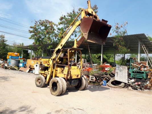 ขอบคุณลูกค้า จากอุบลราชธานีมากครับ มาอุดหนุนรถตักล้อยาง ของเราไปใช้งาน