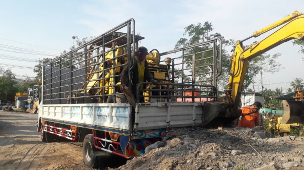 ขอบคุณลูกค้า จากอุบลราชธานีมากครับ มาอุดหนุนรถตักล้อยาง ของเราไปใช้งาน ขอบคุณลูกค้า จากอุบลราชธานีมากครับ มาอุดหนุนรถตักล้อยาง ของเราไปใช้งาน