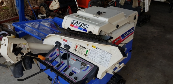 รถนวดข้าว 5.5 แรงเบนชิล สวยๆๆอุปกร์ณครับ ไม่แตกไม่หักพร้อมใช้งาน รถนวดข้าว 5.5 แรงเบนชิล สวยๆๆอุปกร์ณครับ ไม่แตกไม่หักพร้อมใช้งาน